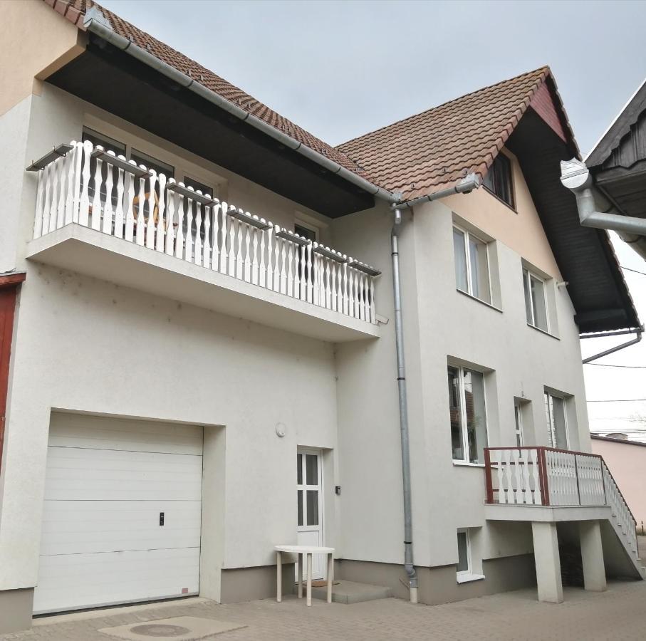 Lotus Apartman Apartamento Odorheiu Secuiesc Exterior foto